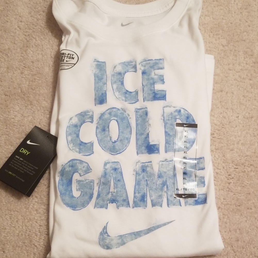 🔴 Nike Shirt - Picture 2 of 3